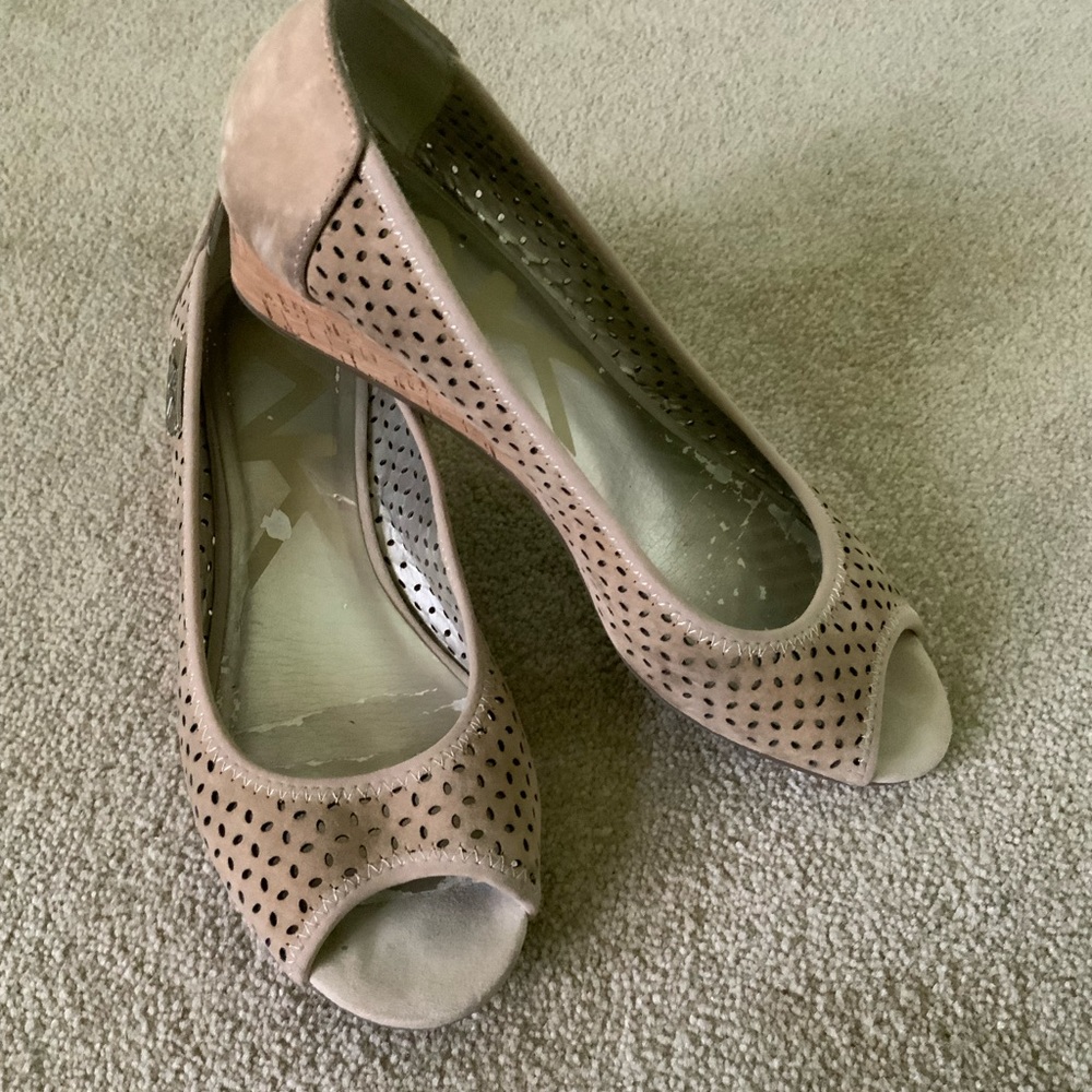 Anne Klein Wedge Shoes Open Toes Low Heel Suede and Cork Size 7.5